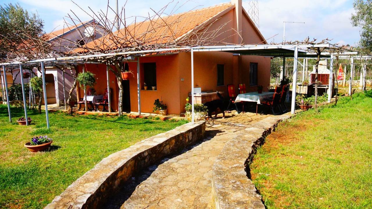 רוביני Holiday Home Bura מראה חיצוני תמונה